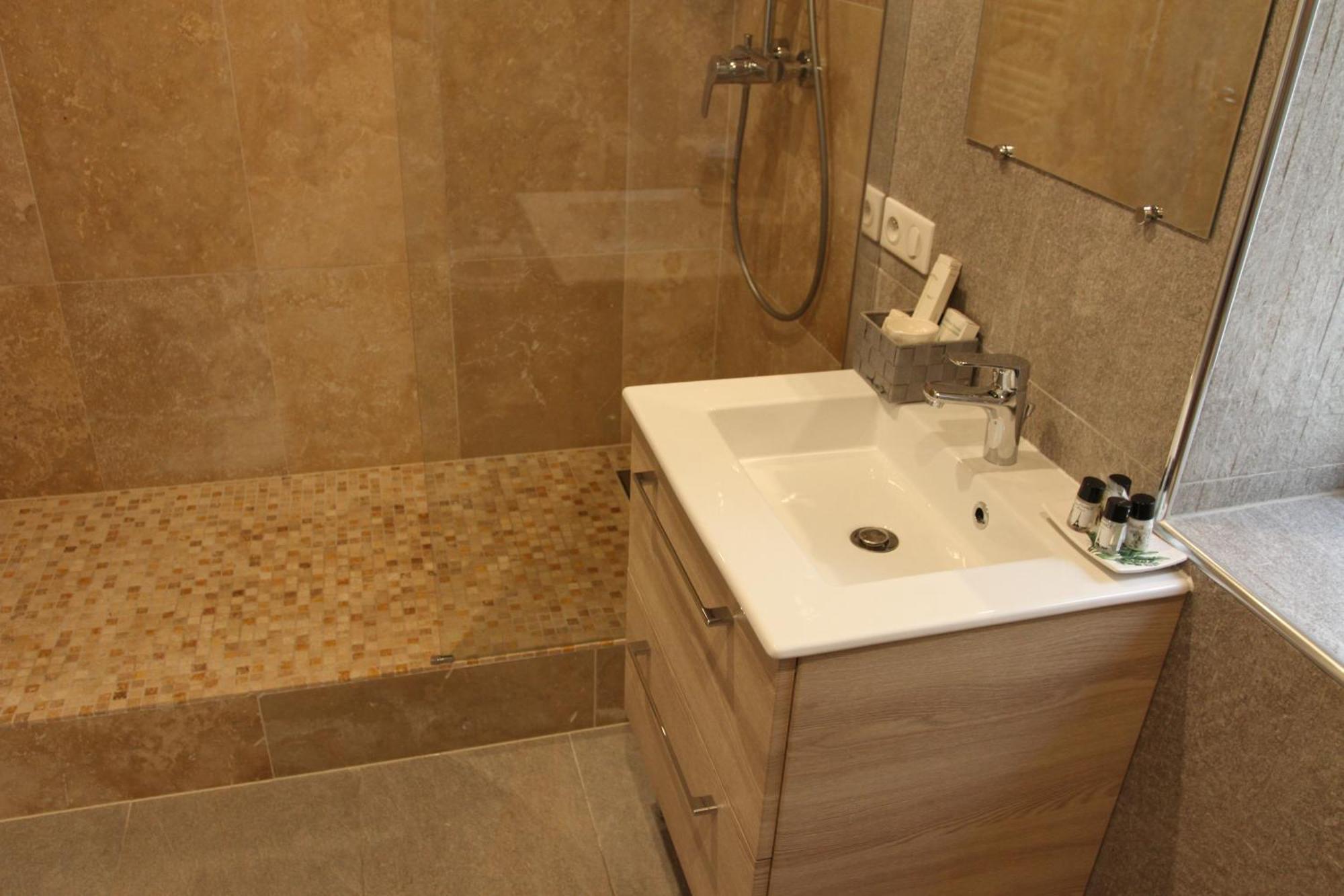 Irin Hotel 3*